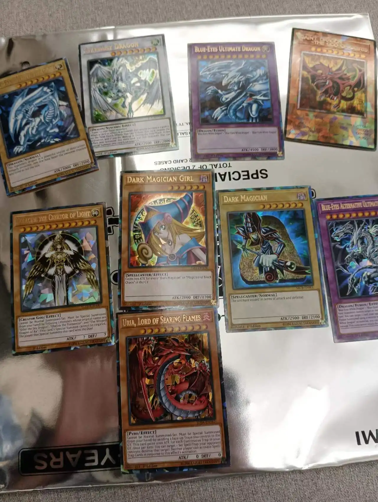 Nowy Yugioh Tin Box Yu Gi Oh Holograficzne angielskie karty Gra Dark Magician Biały smok Duel Kolekcja gier Talia Zabawka Prezent 2024