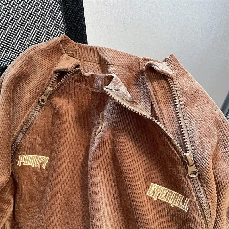 

American Retro Corduroy Cargo Coat for Men Oversized Zippered Streetwear with Vintage Crewneck Gymwear Aesthetics Jacket