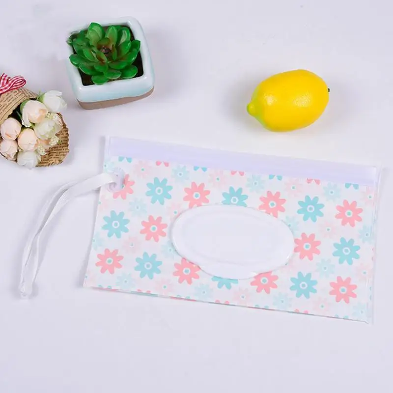 Cute Wet Wipes Bag with Snap-Strap Flip Cover Cosmetic Pouch Tissue Box Baby Product Carrying Case Outdoor Stroller Accessories