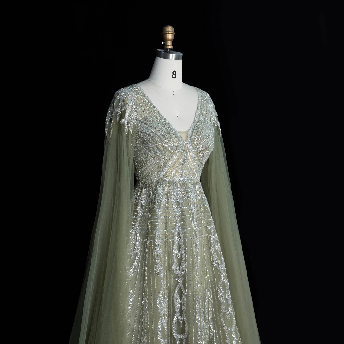 Sharon Said Luxuriöses grünes Abendkleid mit V-Ausschnitt, langen Tüll-Cape-Ärmeln, aufwendig mit Perlen verziert, für formelle Anlässe und Partys, SS073, nach Maß – Detail 7