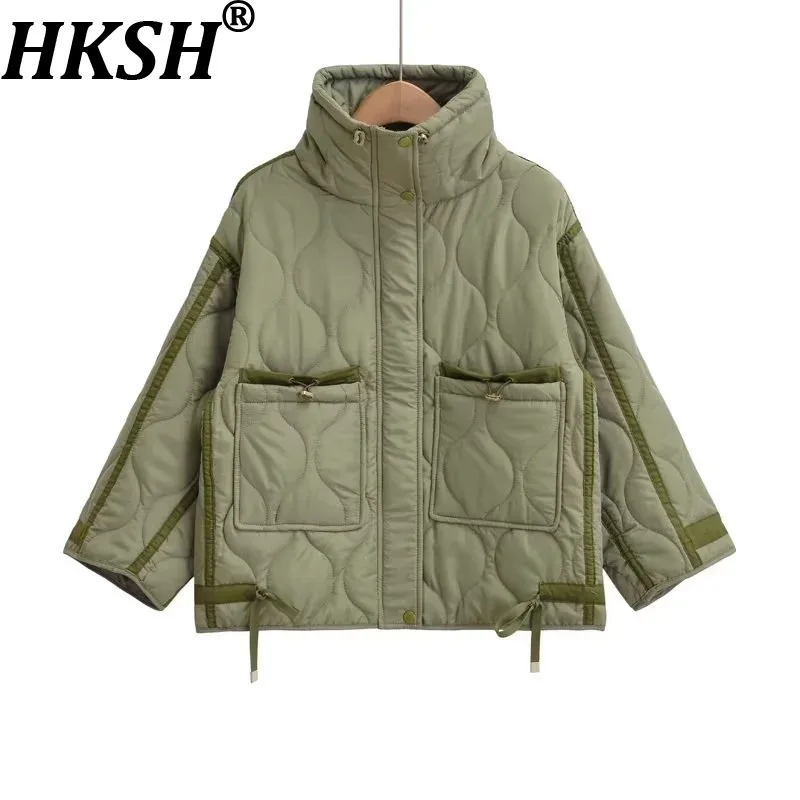 

Новая женская утепленная куртка HKSH на осень-зиму с воротником-стойкой, большими карманами, элегантная, в стиле High Street Chic, повседневная, теплая, модель HK18430