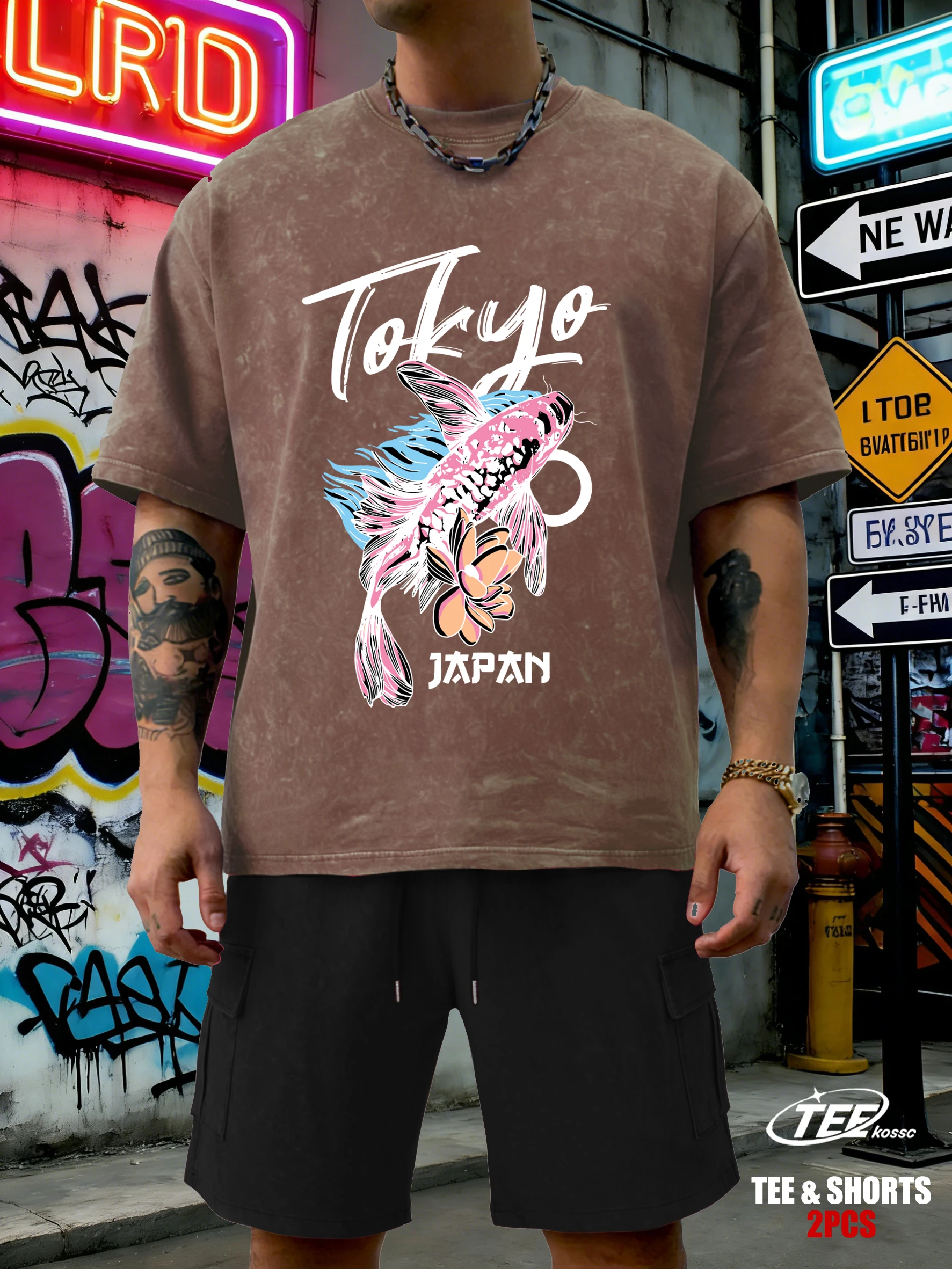 

Мужской комплект: футболка с принтом «Цветы и карпы кои» (Токио, Япония) и шорты из комфортного хлопка. Повседневный унисекс-костюм с круглым вырезом, свободный летний топ.