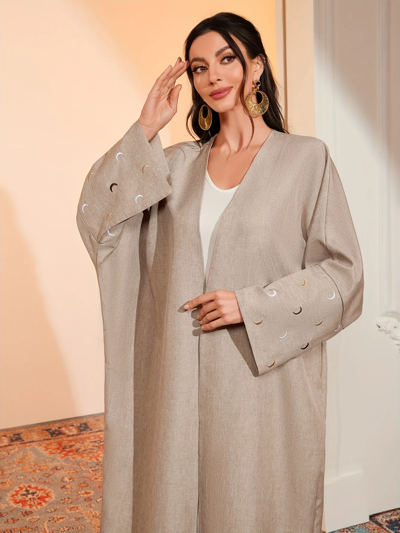 Nuevo diseño de puño Abaya abierto en forma de luna, color Beige islámico, para uso diario islámico modesto en los Emiratos Árabes Unidos, Dubai, ocasiones religiosas de Oriente Medio