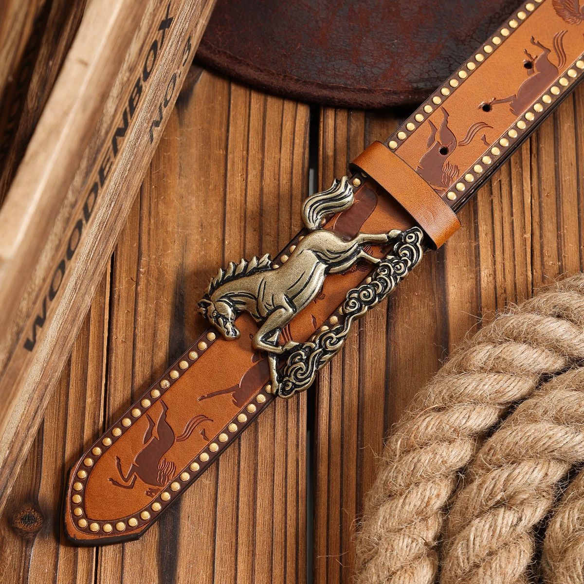 Ein PU-Gürtel für Damen und Herren, der den Stil von Western-Denim und Retro vereint, ist perfekt für alltägliche Freizeitausflüge. – Detail 9