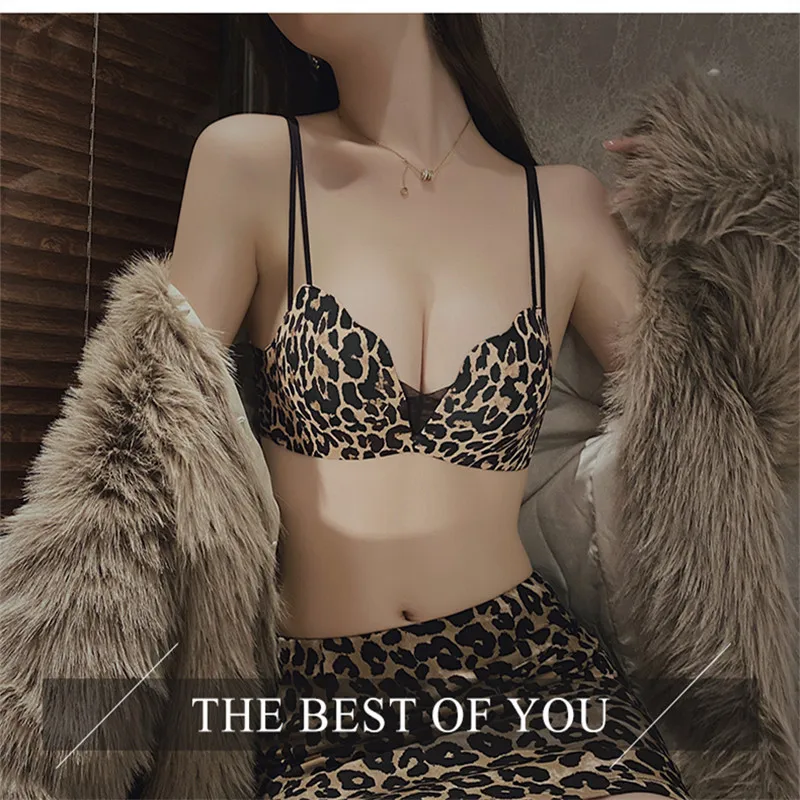 

UBAU Seamless Steel Ring Breathable Gathered Deep V-bra Sexy Smooth Thin Shoulder Strap Pure Want To Receive Underwear.