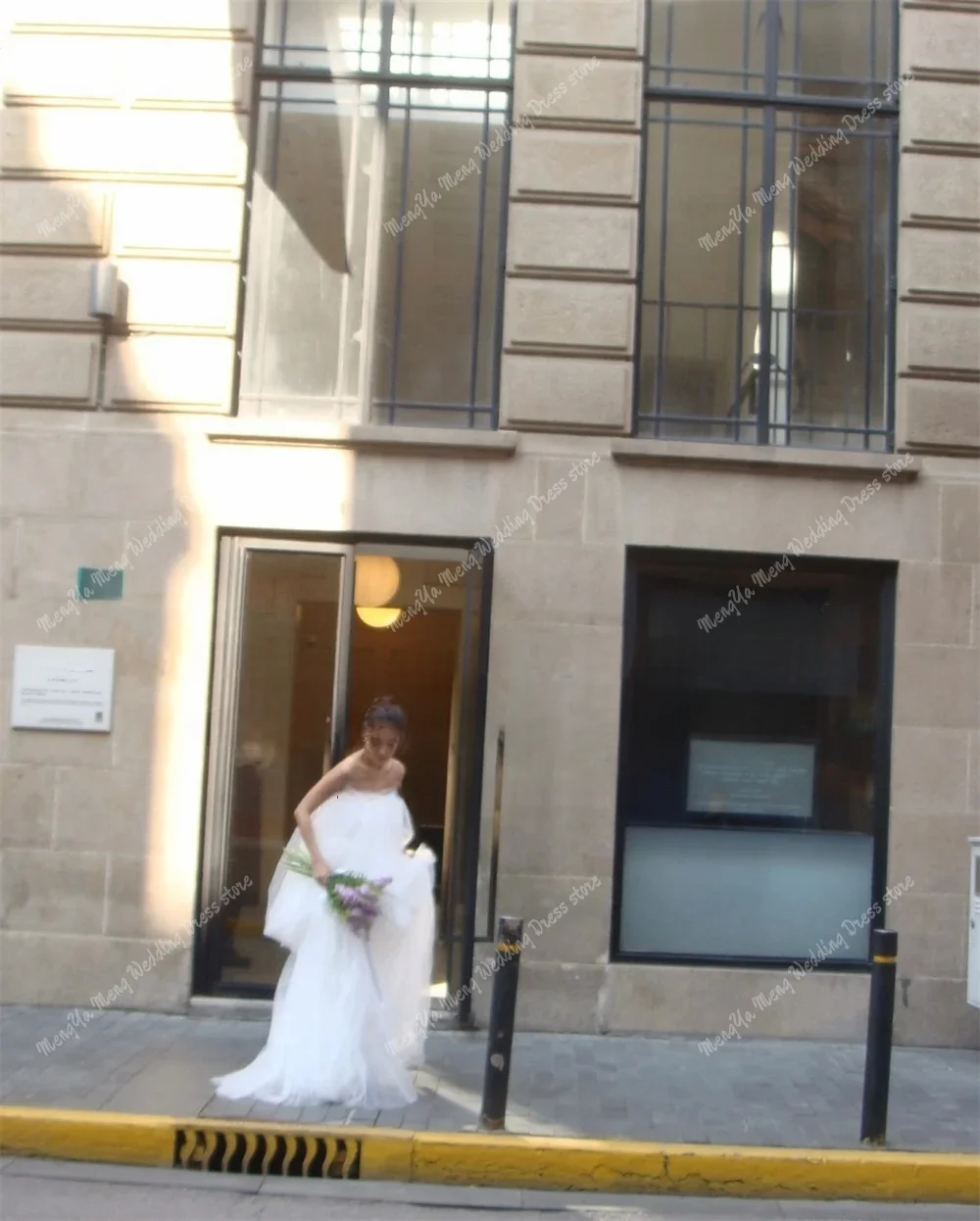 2025 Elegant Tiered Tulle Korea Wedding Dress Strapless Photos Shoot Dress Corset Backless Pleats Bridal Party Gown Customized