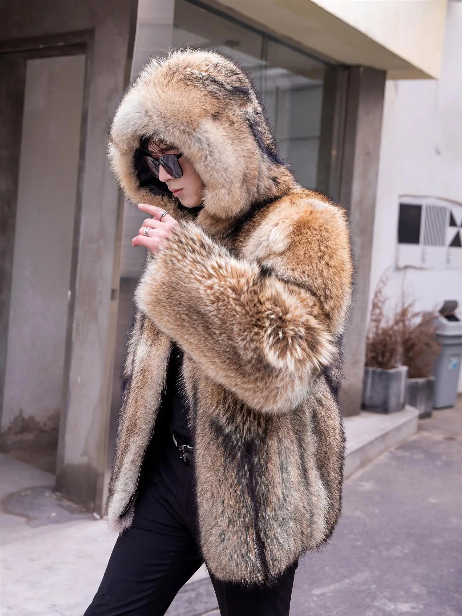 2025 Winter New Noble Luxury American Coyote Fur Jacket Men's Fashion Medium to Long Hooded Warm Plus Size  Real Wolf Fur Coat