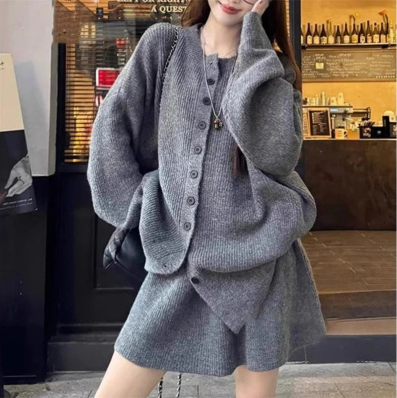 

Spring and Autumn New Korean Style Knitted Sweater Women's+Slimming Half Body Short Skirt Two Piece Set