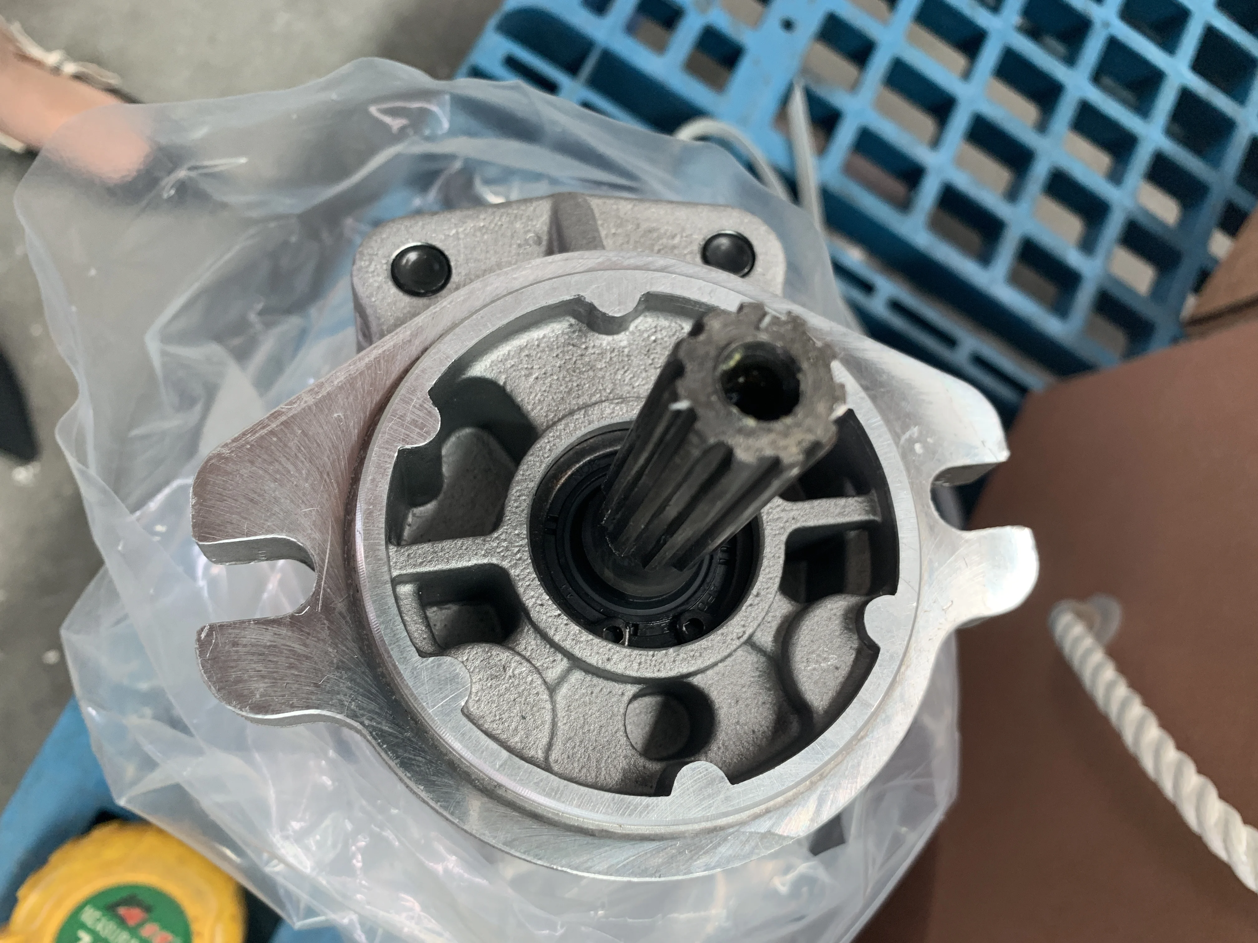 705-41-08090 Suku Cadang Ekskavator PC40 PC40-6 PC40-7 Pompa Roda Gigi Hidraulik