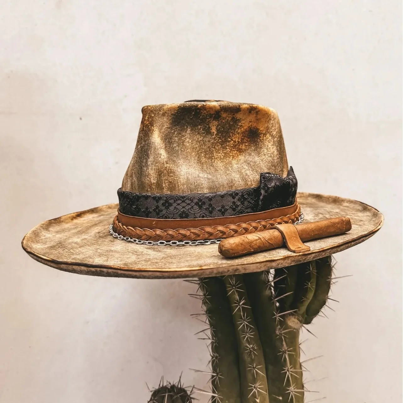 

Потертая шляпа из чистой шерсти в стиле ретро с цилиндром из шерсти с лентой