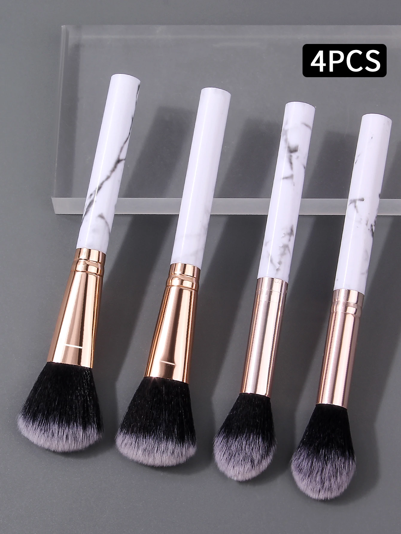 4 pièces de pinceau ample à poils souples bicolores et pinceau à blush, un outil de beauté faciale multifonctionnel et un pinceau de maquillage
