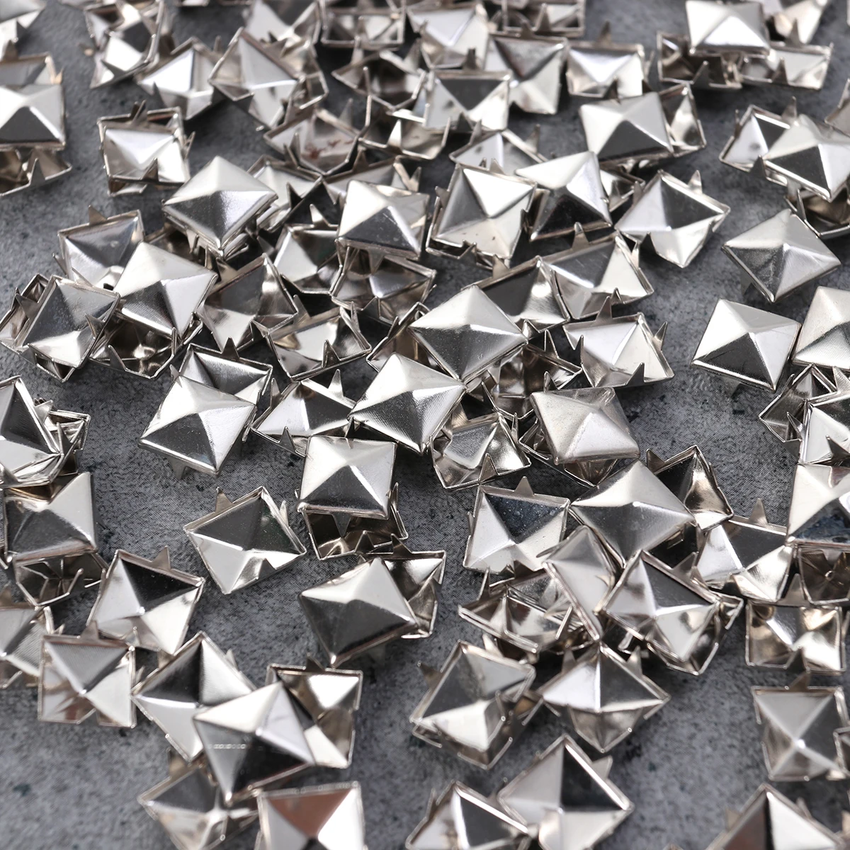 

200pcs Metal Punk Nails Square Rivet DIY Shoes Accessory Silver Rivets Spikes Studs Bracelets Clothes
