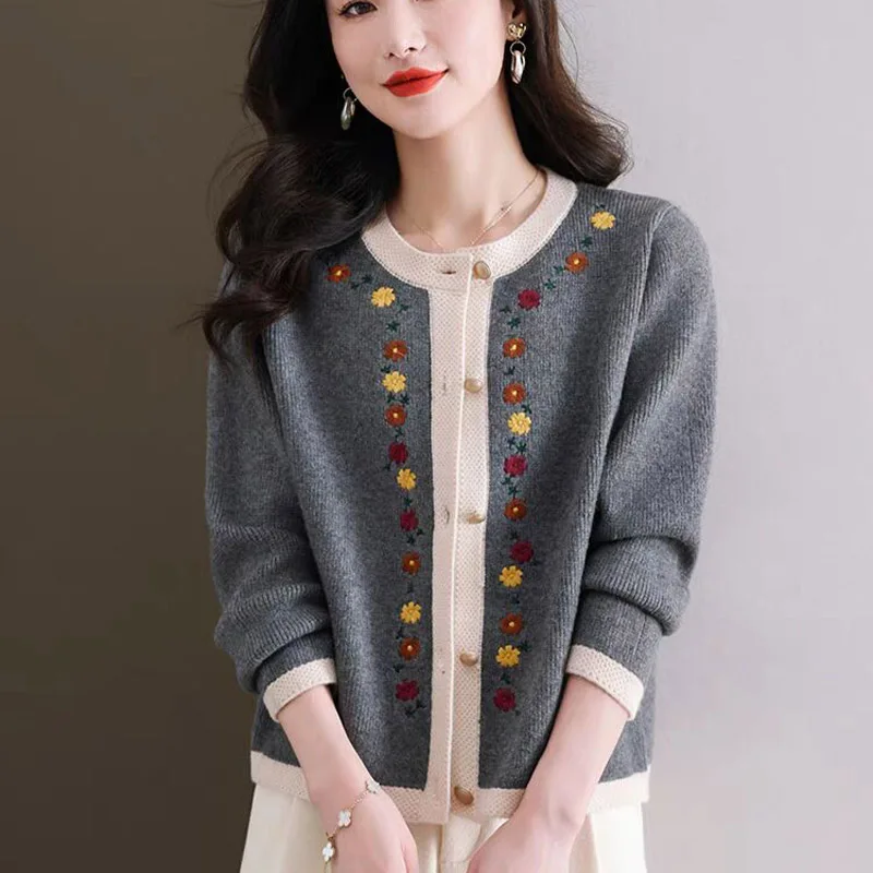 Autumn Winter Vintage Flower Embroider O-neck Sweaters Women Clothing Fashion Commute Short Style Knitted Cardigan