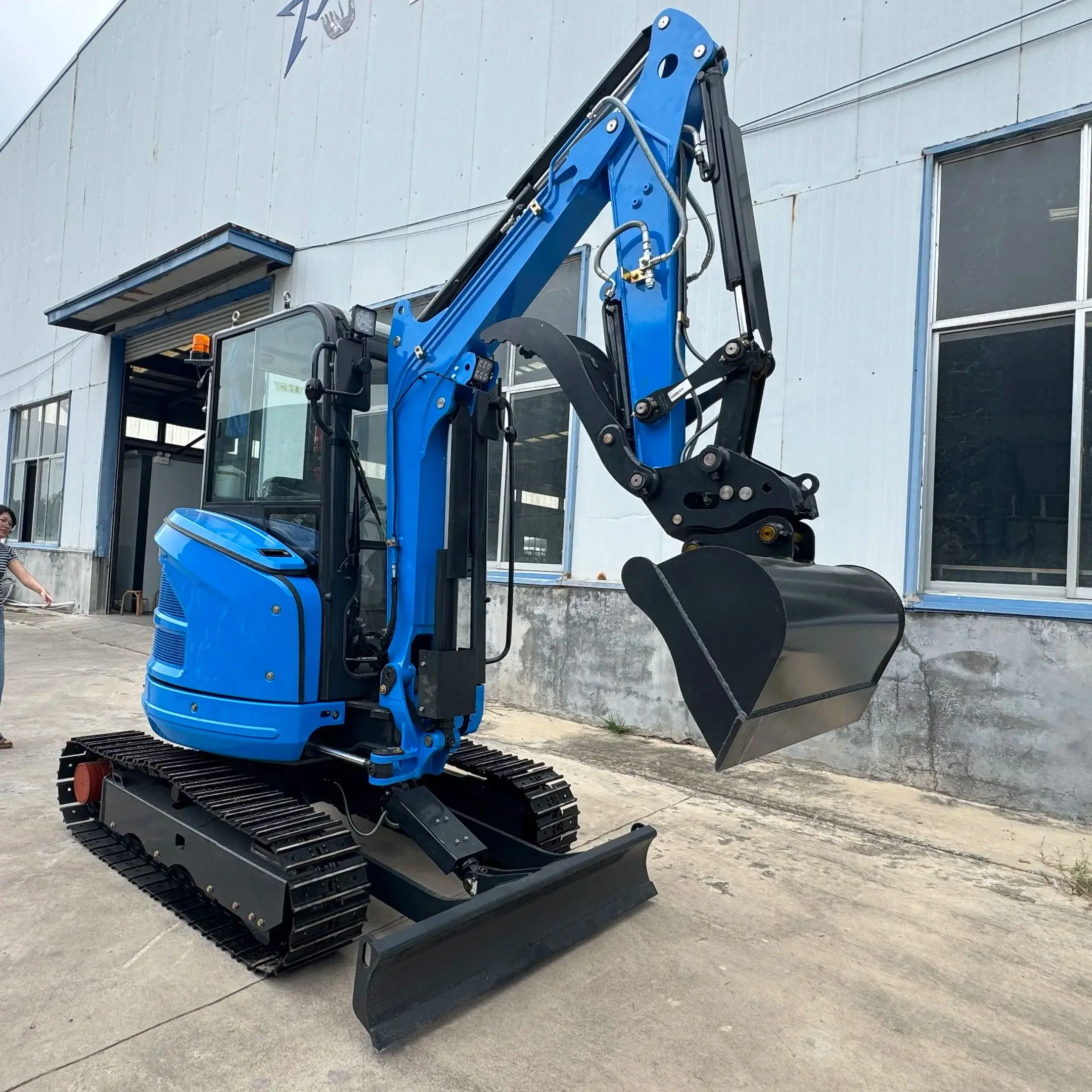 

The cheapest mini excavator with bucket and various accessories for sale tracked excavator