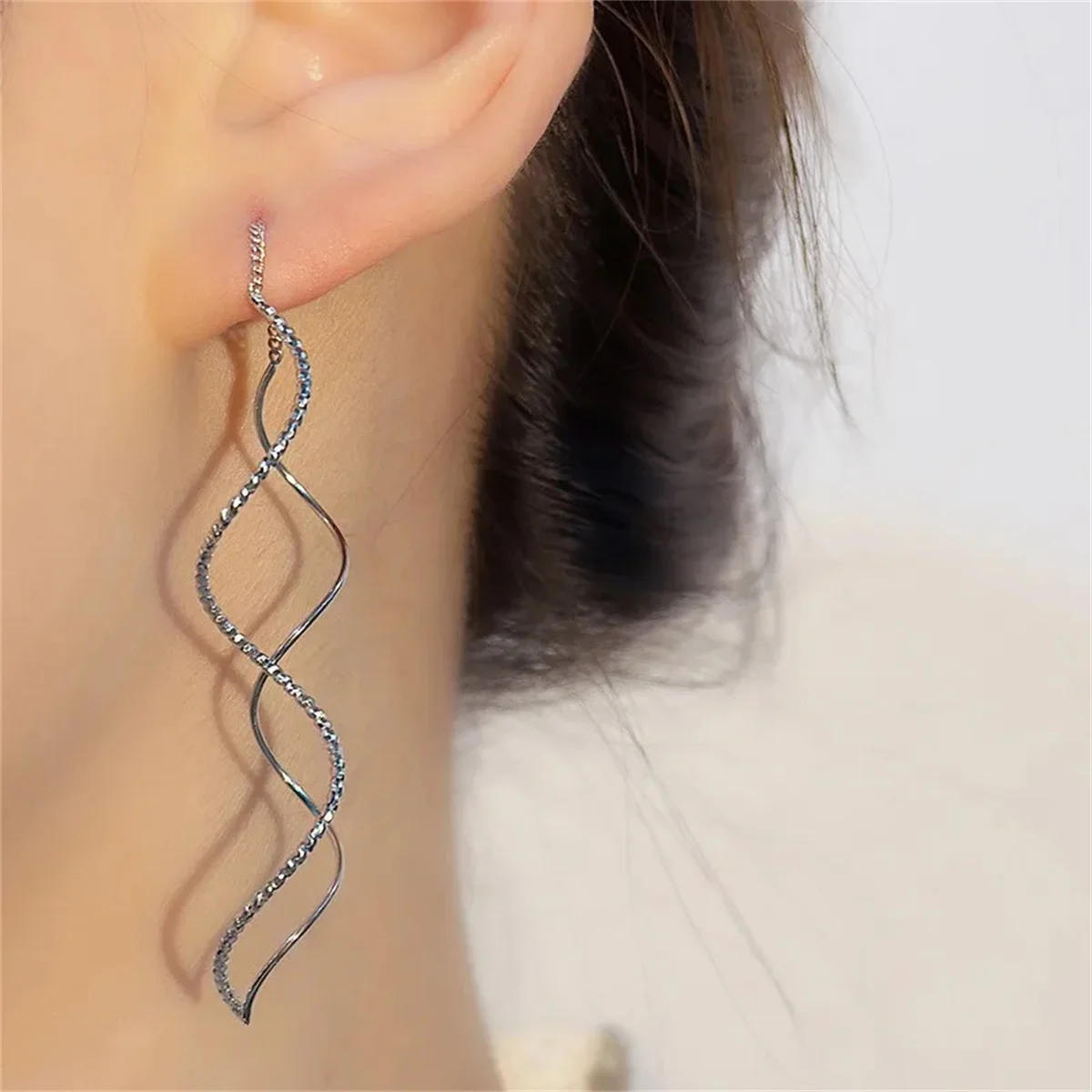 2Pcs Wave Fringe Tassel Earrings Ladies,Exquisite Elegant Long Style Pin Fashion Stud Suitable for Daily Wear