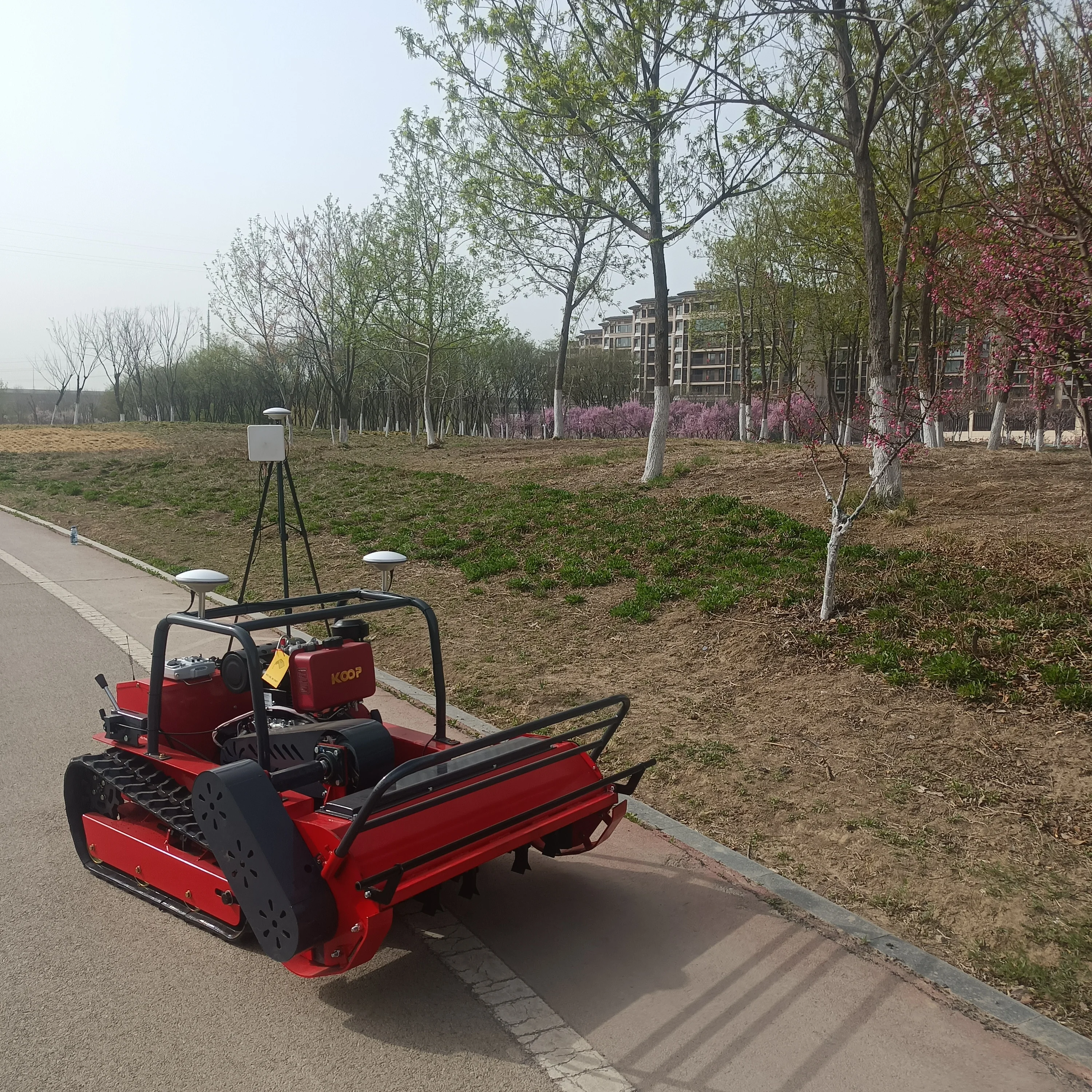 GPS-RTK Zero Turn grasmaaier voor Bush Slope Gebruik RC grasmaaier met spoor