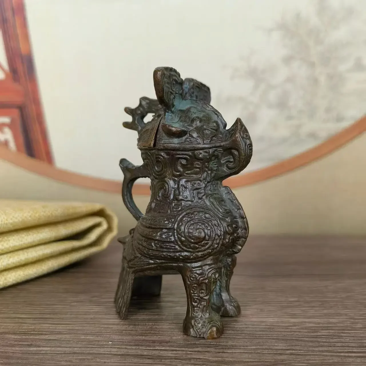 Decoração de garrafa de vinho de copo de coruja de bronze da dinastia Shang chinesa antiga