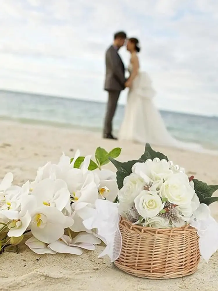 Un cesto per fiori in vimini e rattan per bambini con manico in perla e fiocco Cesto pasquale intrecciato a mano Cesto in vimini per matrimoni (marrone)