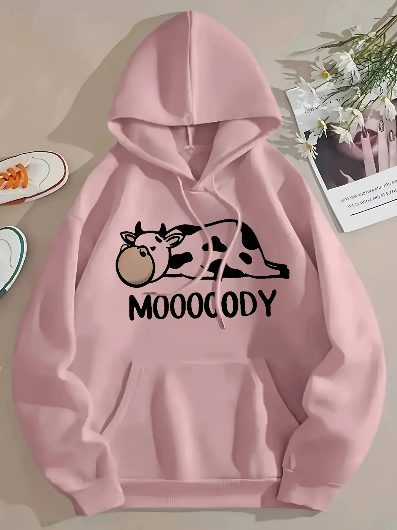 Bluza z kapturem na sznurku z nadrukiem krów i liter, codzienna bluza z długim rękawem i kieszenią kangurką, modna bluza hip-hopowa Harajuku unisex