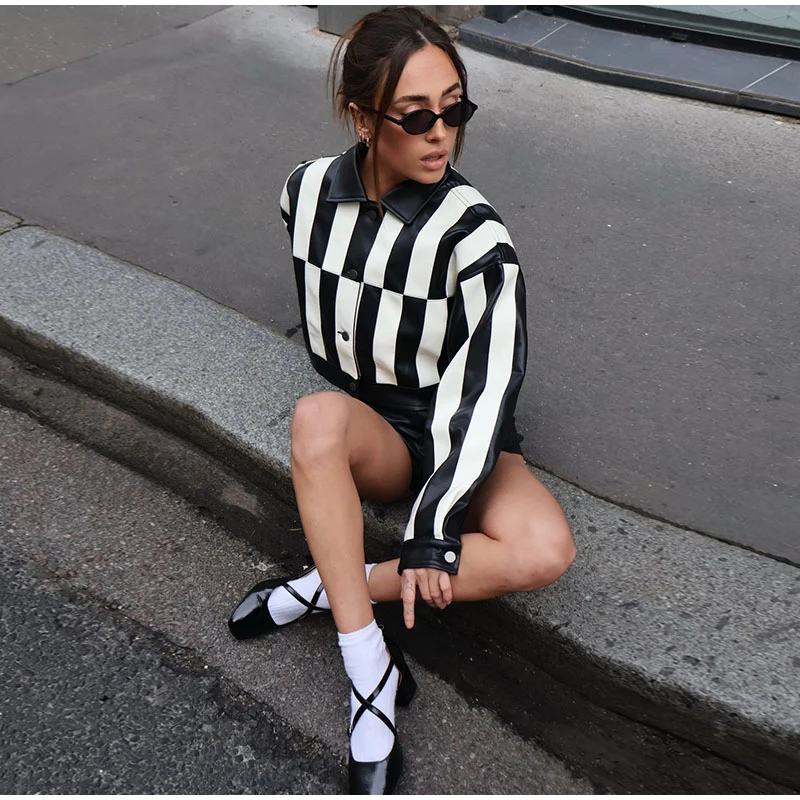 

Новая женская укороченная куртка с отложным воротником и длинными рукавами на одной пуговице, весна 2026, уличный стиль, черно-белая контрастная короткая куртка