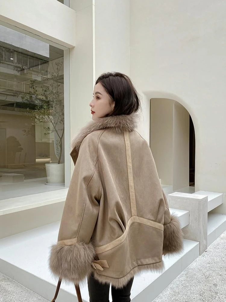 Brown Lapel Short Faux Fur Jacket Leather and Fur Patchwork Furry Jackets Fluffy Warm Zip-up Plush Coat Faux Fox Overcoat Zipper