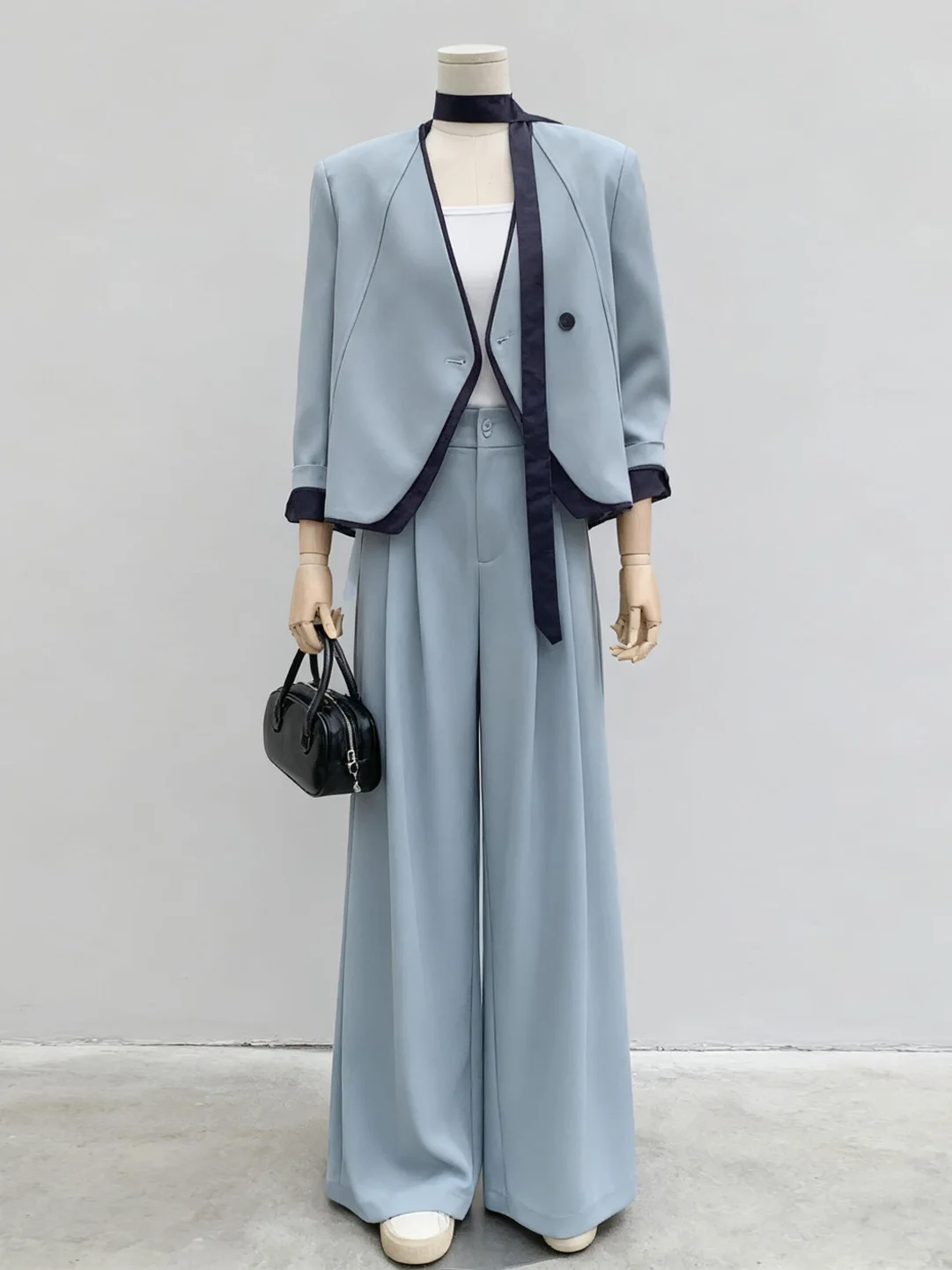 

Fashionable Blue Suit Jacket Women's Spring 2026 New Unique Slimming Pants High Quality Set Stylish Commute Style Long Sleeve