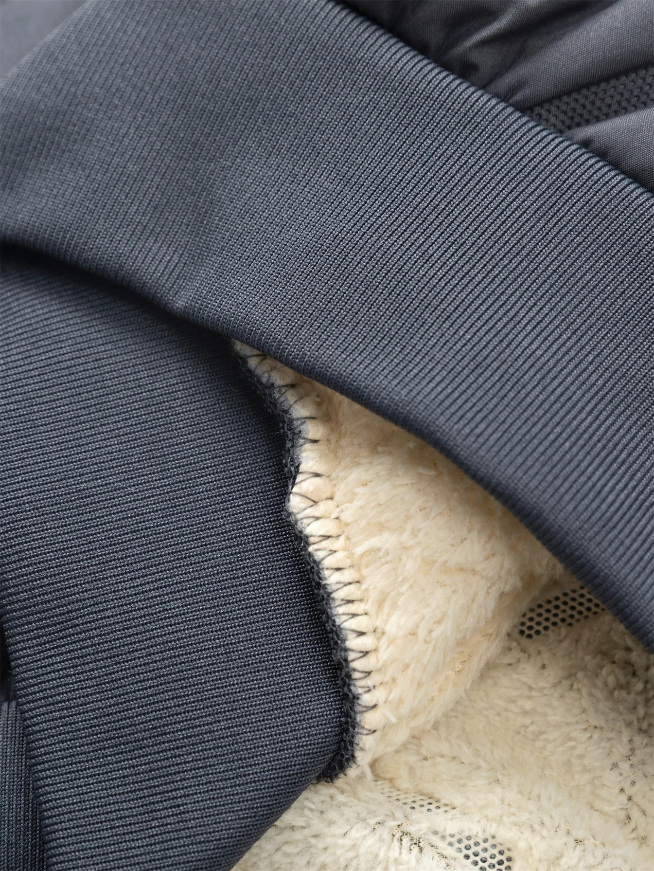Winterbekleidung, Herrenmäntel, winddichte und warme Kleidung, dicke Herrenjacke mit Kapuze, Jacken für Herren, Thermomantel für Erwachsene, Herrenbekleidung für kalte Temperaturen. – Detail 16