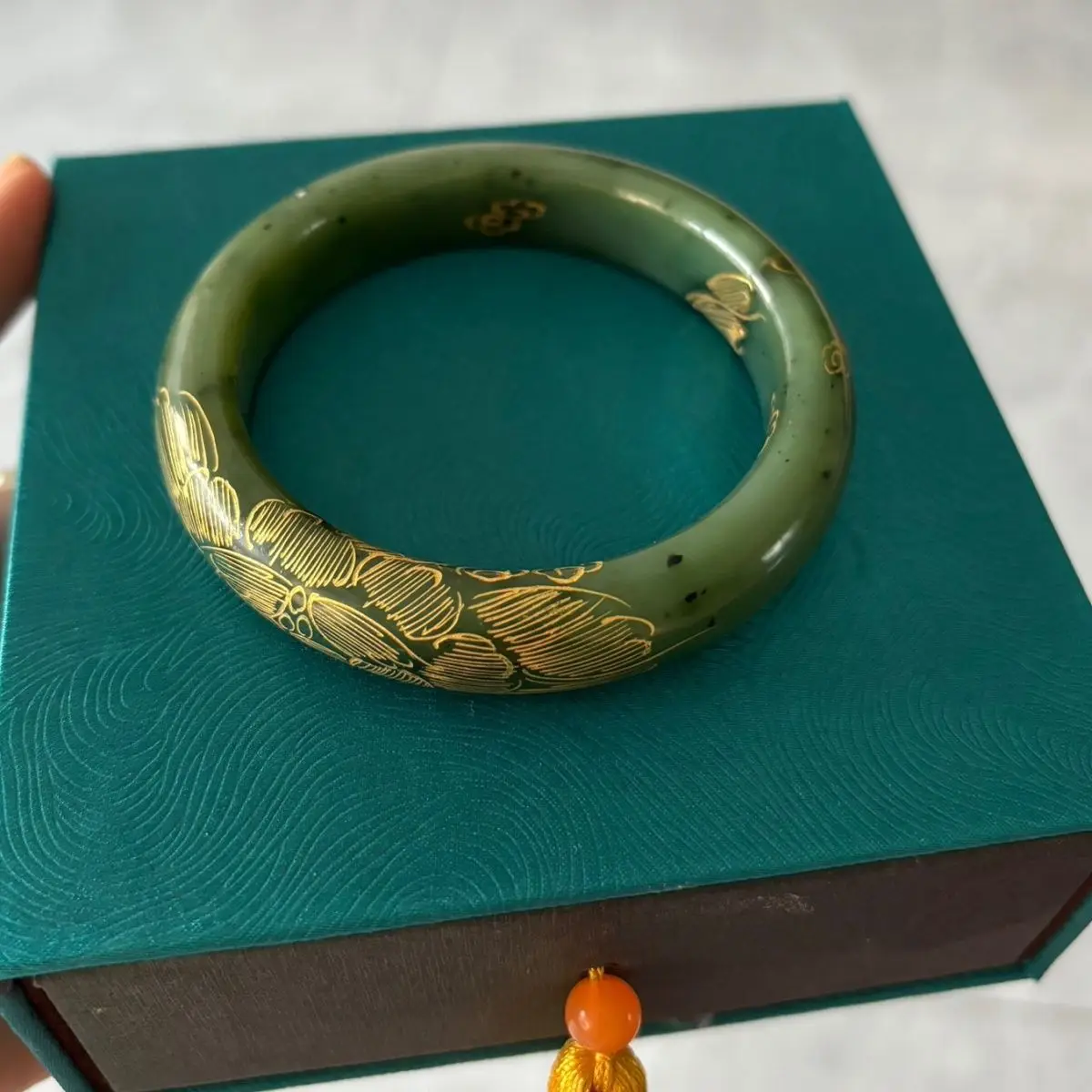 Xinjiang Hetian jade bracelet, natural jasper gold-painted engraving, high-end spinach, atmospheric and high-grade gifts