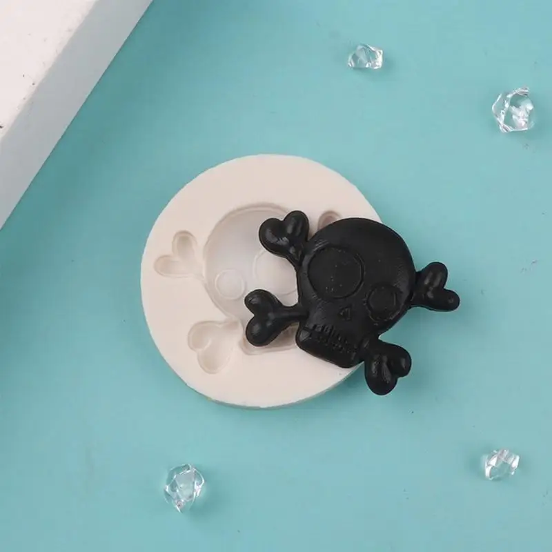 

Chocolate Skull Baking Mold Halloween Skeletons Head Fondant Mold For Cake Decorating Cupcake Toppers Candy Baking Mold