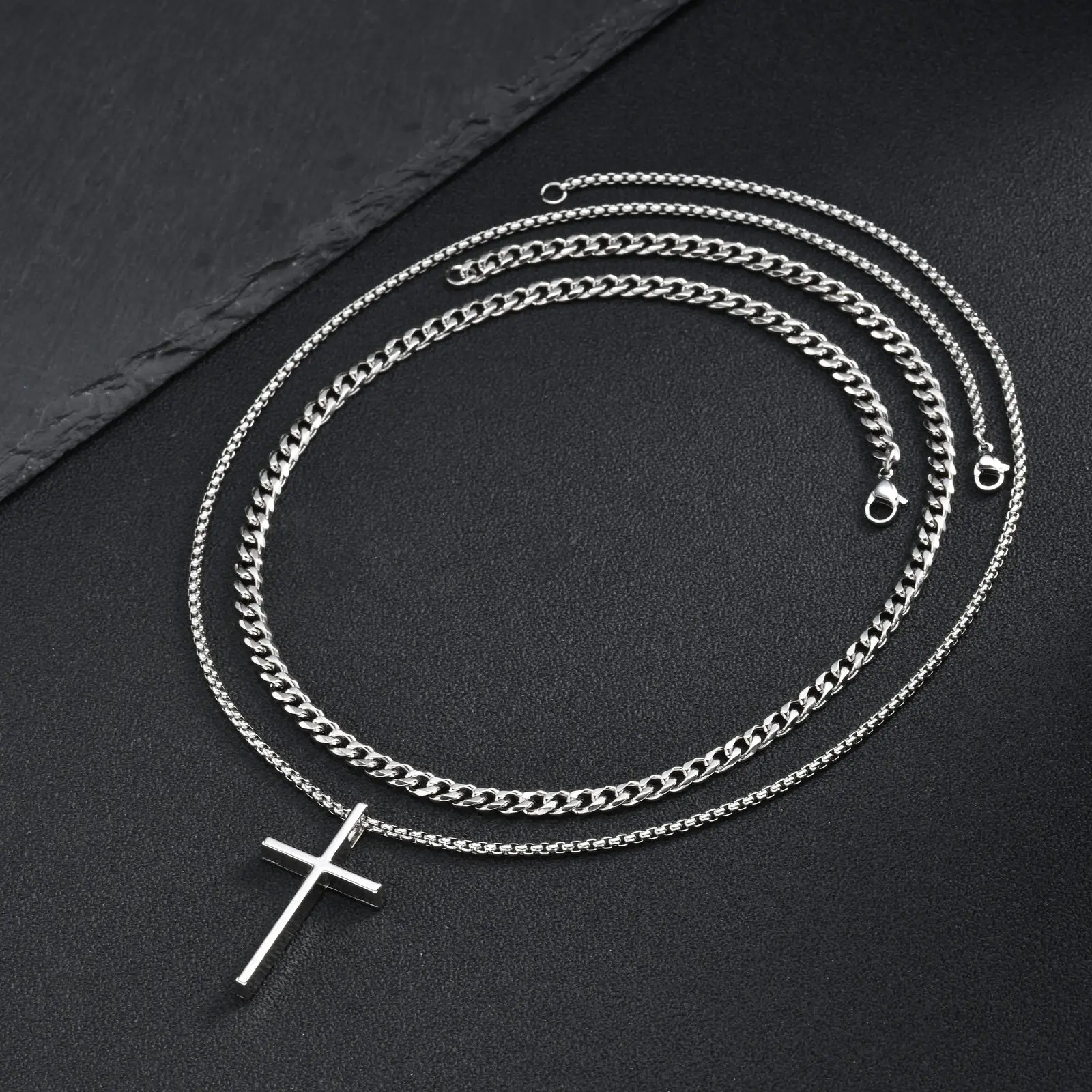 Vnox Mehrschichtige Kreuz-Halskette, Edelstahl-Mehrfachketten-Halsketten mit gedrehtem Panzerketten-Anhänger, Hip-Hop-Schmuck mit religiösem Motiv für Männer. – Detail 7