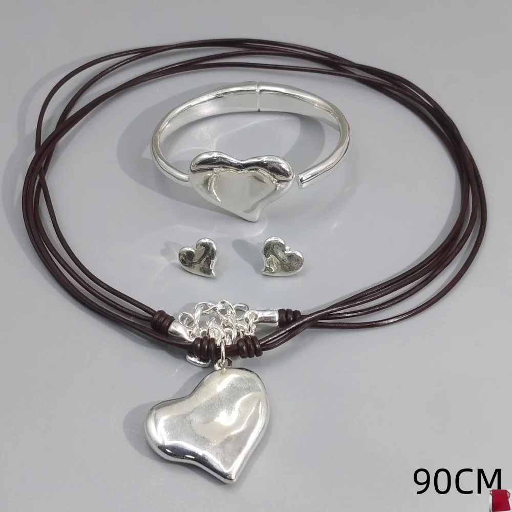 2026 Spain Sweet and Spicy Girl Wind Gold Silver Heart shaped Jewelry Three Piece Date Gift Set