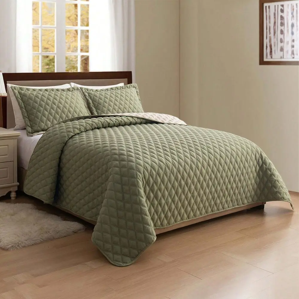 

Комплект из 3 предметов: стеганое покрывало с ромбовидным узором, ультрамягкое комфортное покрывало с 2 наволочками, машинная стирка, стеганое.