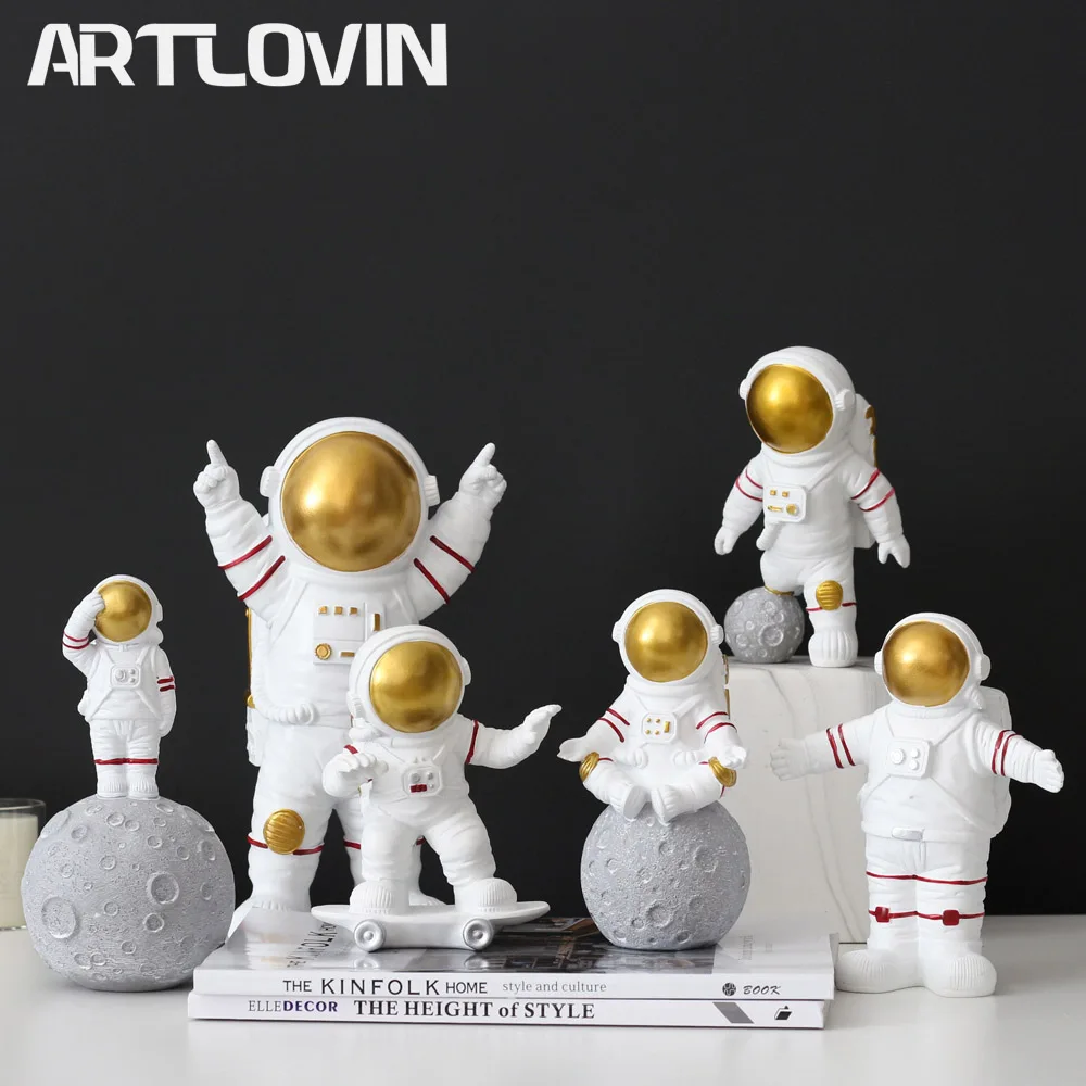 Astronaut Figurines Modern Home Decor Spaceman Moon Figures Decorative Desktop Ornaments Resin Silver Cosmonaut Statues Man Gift