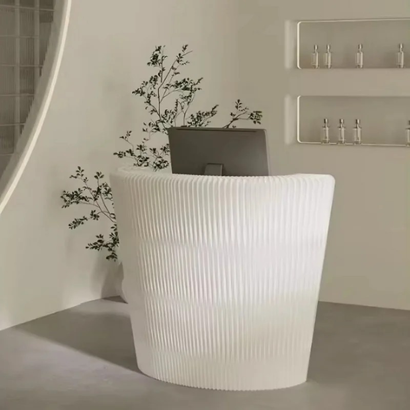 

Высокое качество, минималистичный коммерческий бумажный офис, стойка регистрации, магазин одежды, небольшой бар, выставочный информационный стол