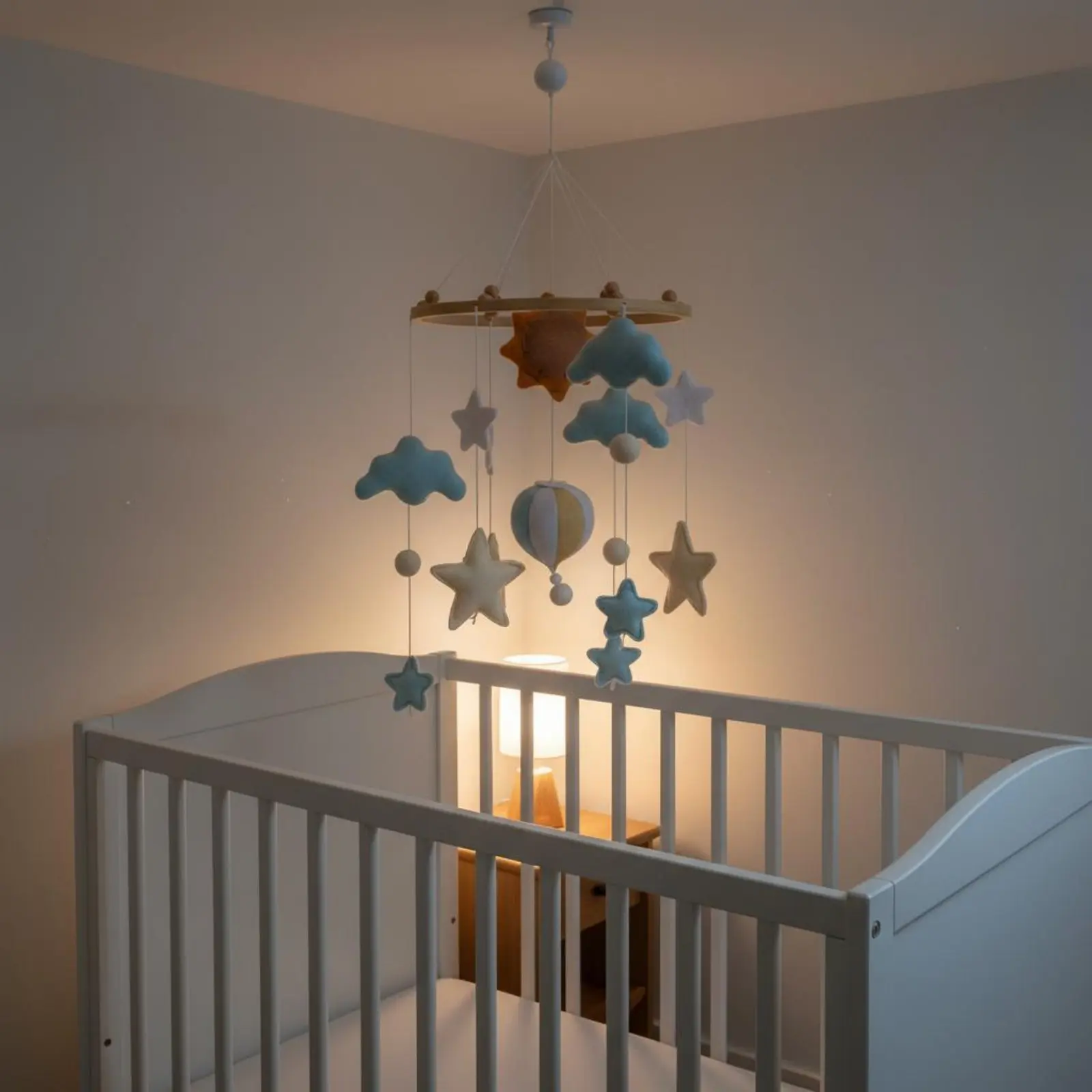 mobile-per-culla-in-feltro-design-nordico-con-sole-e-mongolfiera-decorazione-per-cameretta-aiuto-per-il-sonno-senza-montaggio-per-neonati