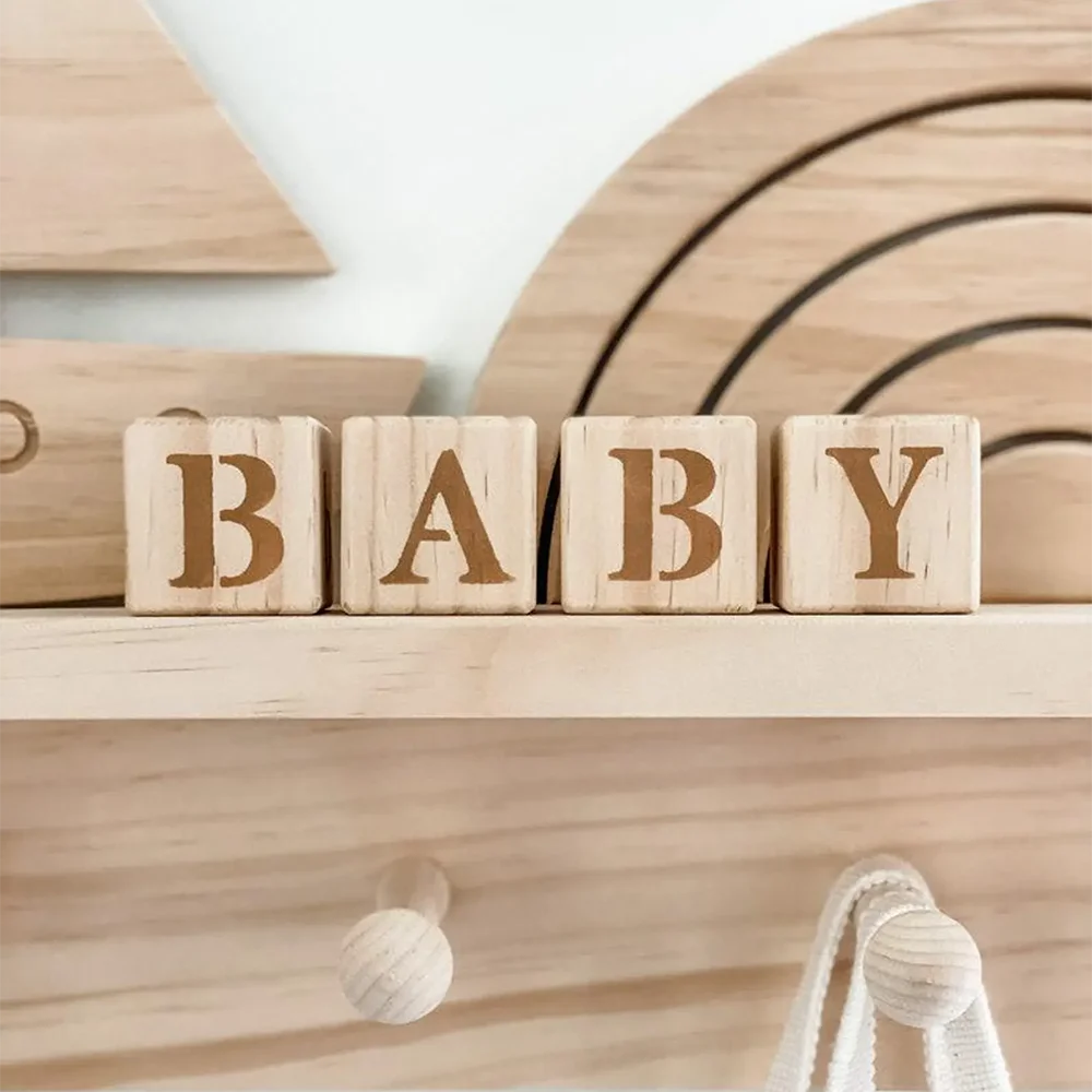 4 Stücke Holz Buchstaben Blöcke Baby Geburtstag Baby Dusche Geschenk Alphabet Blöcke Holz Kindergarten Dekor Neugeborenen Foto Requisiten Geschlecht offenbaren – Detail 5