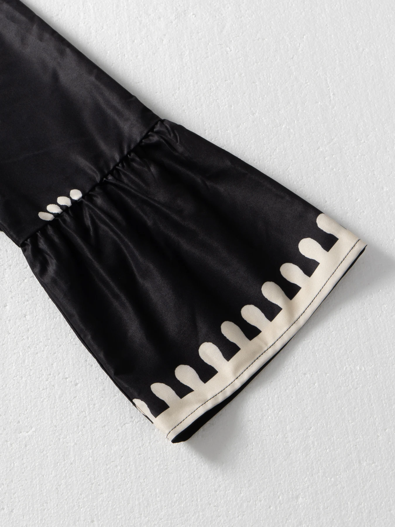 レディース 春夏 ブラック ベージュ ヴィンテージ 花柄 マンダリンカラー Vネック 七分袖 ベルスリーブ ティアード マキシ丈 ボヘミアン カジュアル バケーション