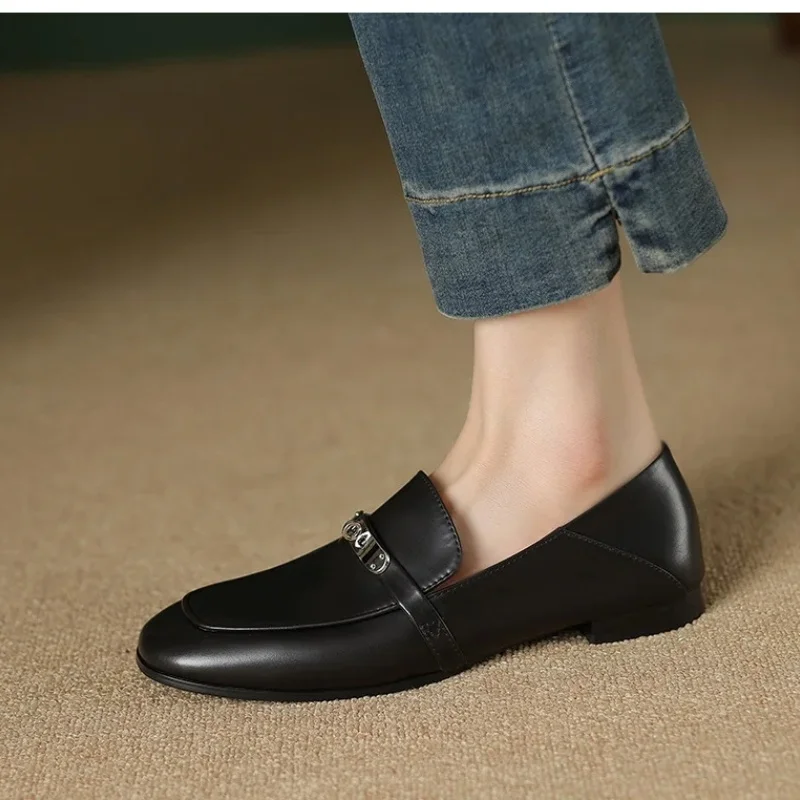 2025 خريف جديد وصول النمط الروماني جولة تو النساء حذاء مسطح موضة لينة مريحة المتسكعون تنوعا السيدات حذاء مسطح