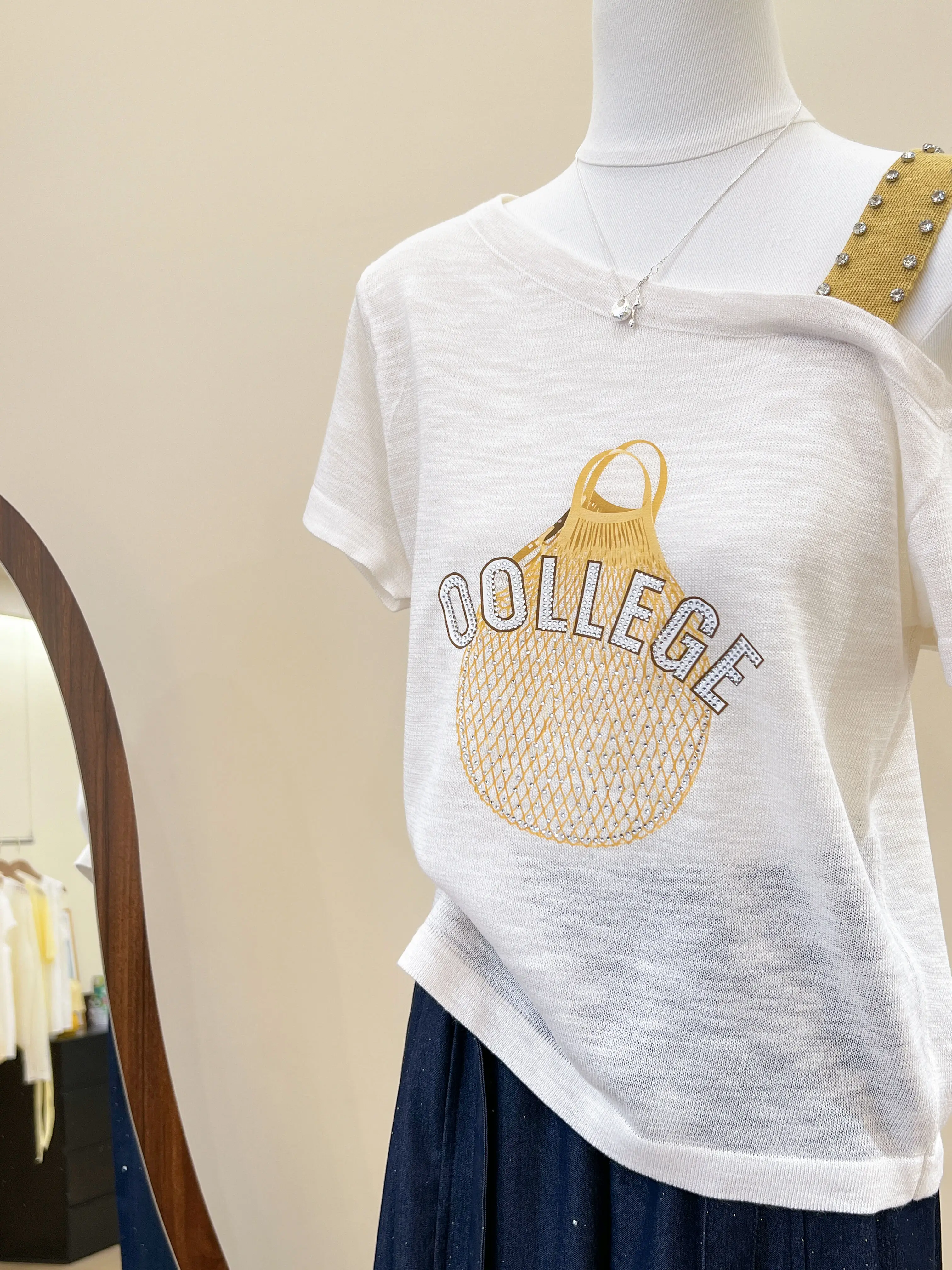 High-end and Bourgeois Style Women's Summer Top, 2026 New Unique and Beautiful Short-sleeved T-shirt