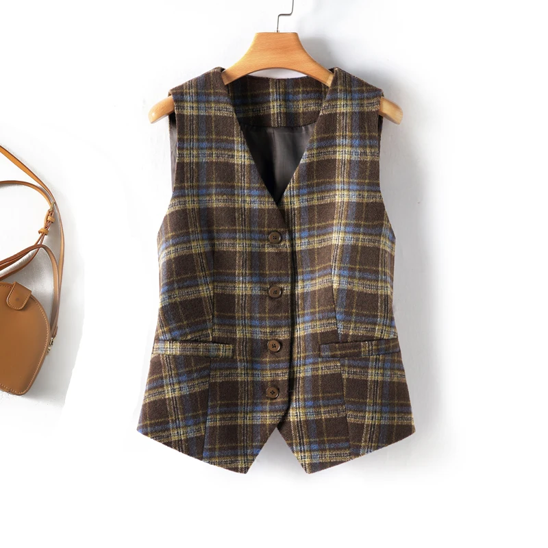 

Autumn and Winter Women's Faux Wool Vest, Single-Breasted Warm Inner Layer, Fashionable Slim-Fit Plaid Short V-Neck Top