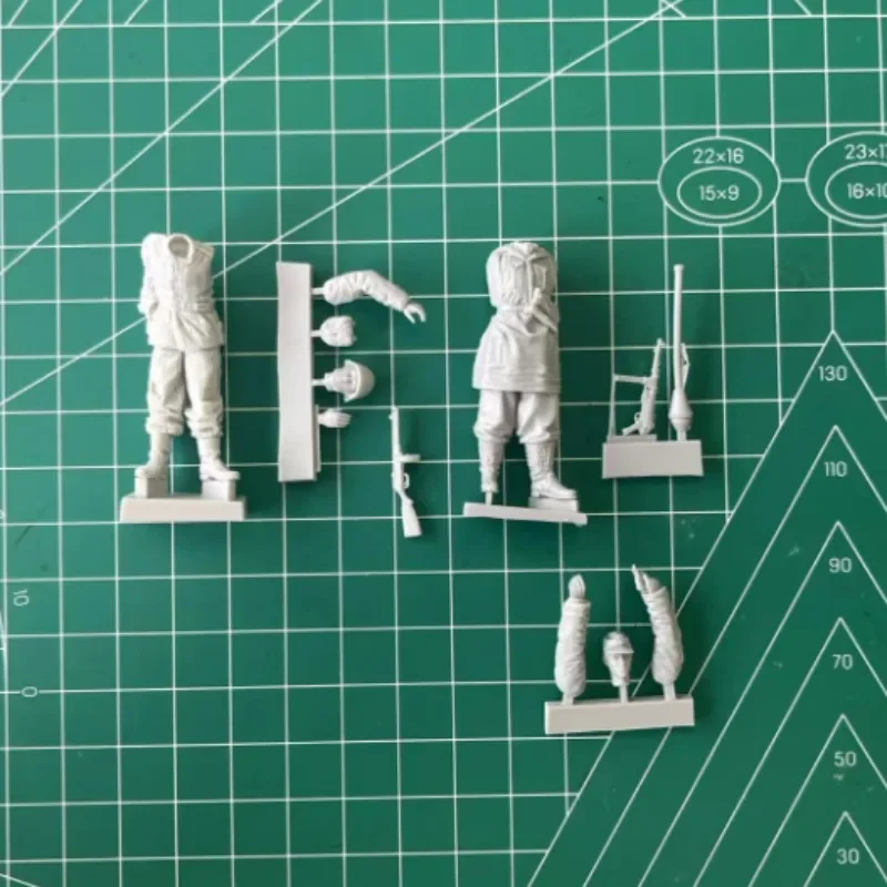 1/35 Scale Resin Figure Assembly Model Kit Historical Military Miniatures 2 Soldiers Unassembled Unpainted Diorama Toys 1336X