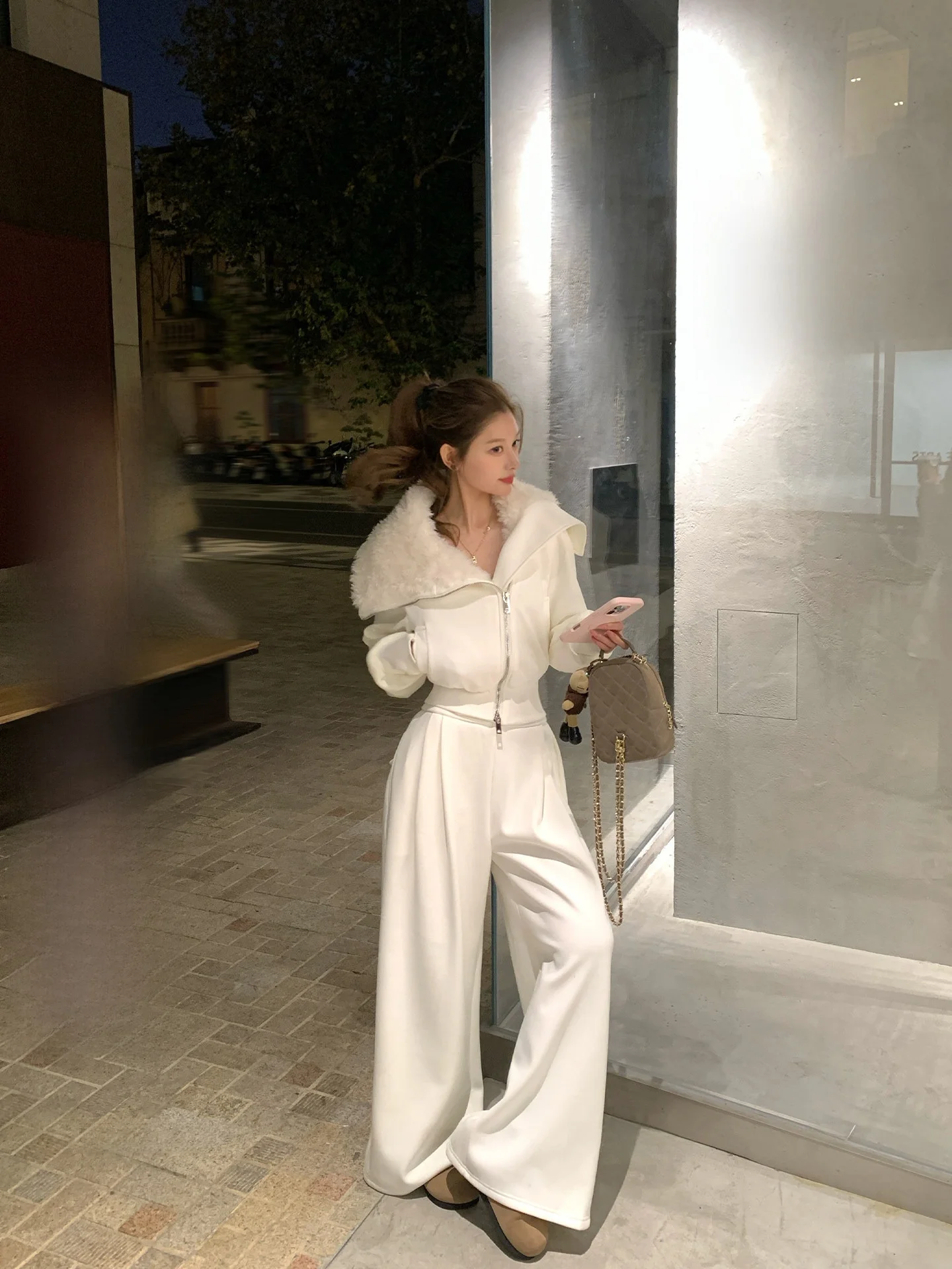 

Женский комплект LIONE: толстовка на флисовой подкладке и широкие спортивные брюки – повседневная верхняя одежда, удобный зимний наряд