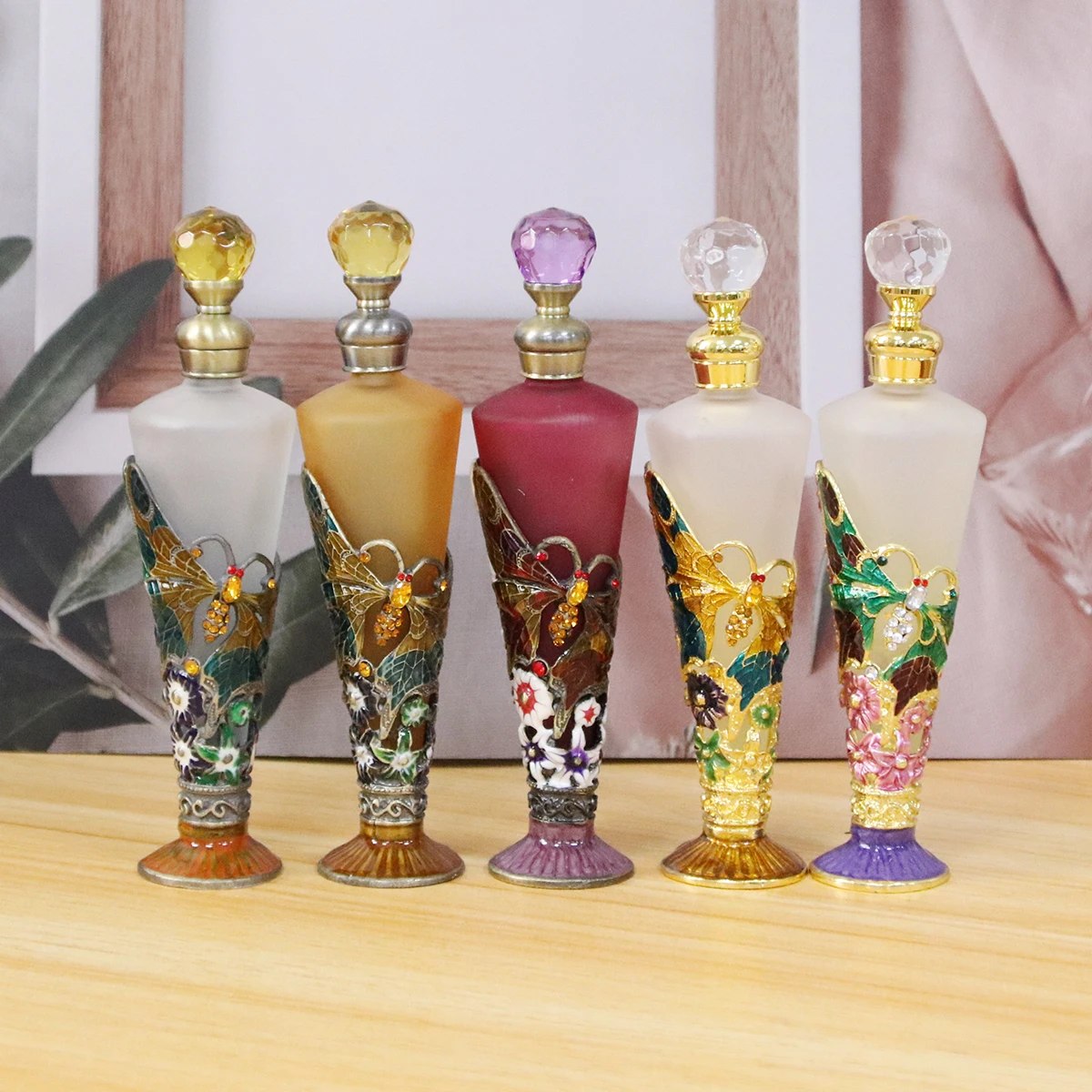 High Quality 25ml Metal Butterfly Flower Empty Glass Perfume Bottle Frosted Essential Oil Refillable Attar Home Bottle 58921