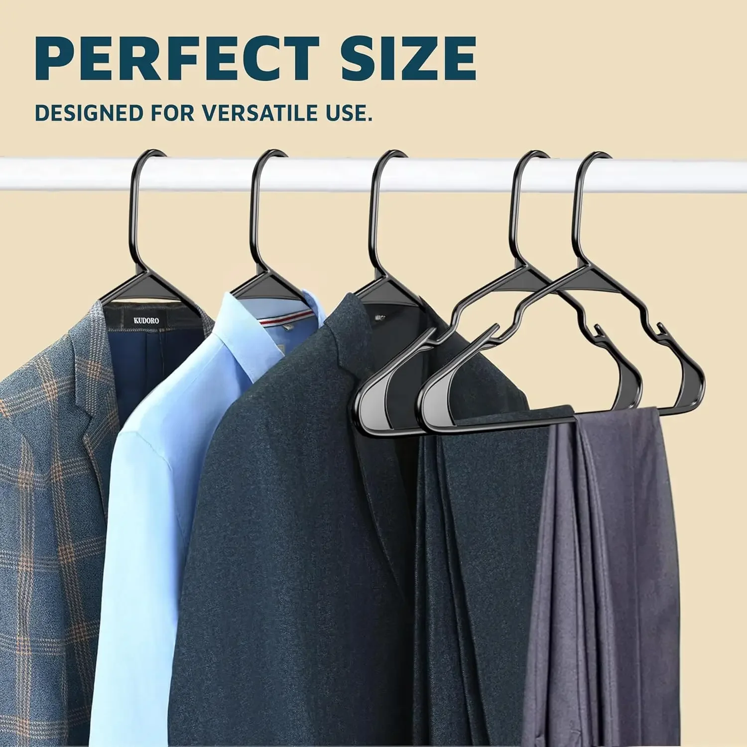 Paquete de 5 perchas de plástico negro resistentes: antideslizantes que ahorran espacio para vestidos y abrigos, capacidad para 5 libras