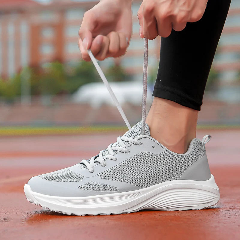 

Летние брендовые оригинальные мужские дышащие и легкие кроссовки с круглым носком и цветной сеткой для повседневного спорта