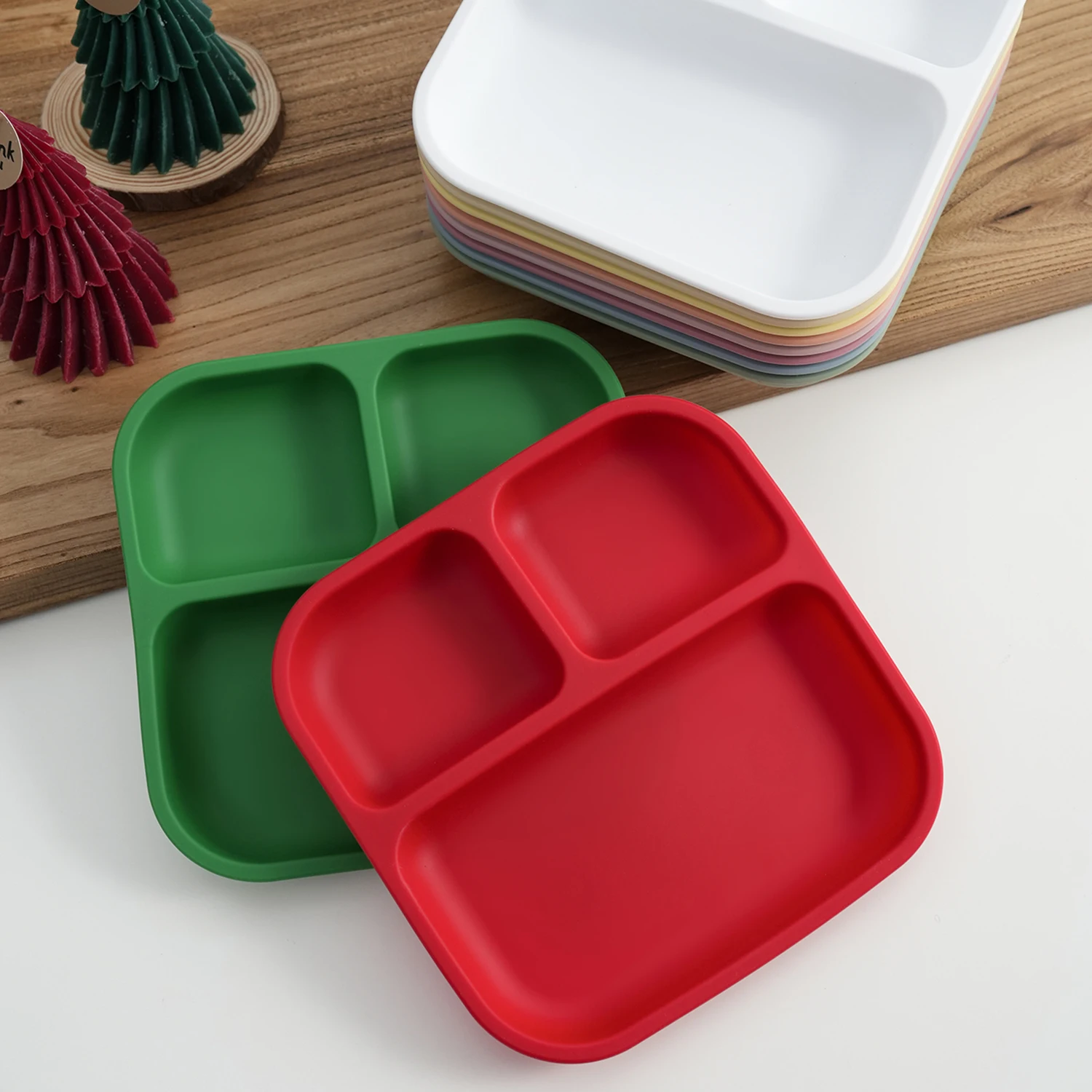 

Цветная детская 1 шт., силиконовая разделенная тарелка для младенцев, миска для кормления без BPA с присоской, детская посуда, Рождественский подарок