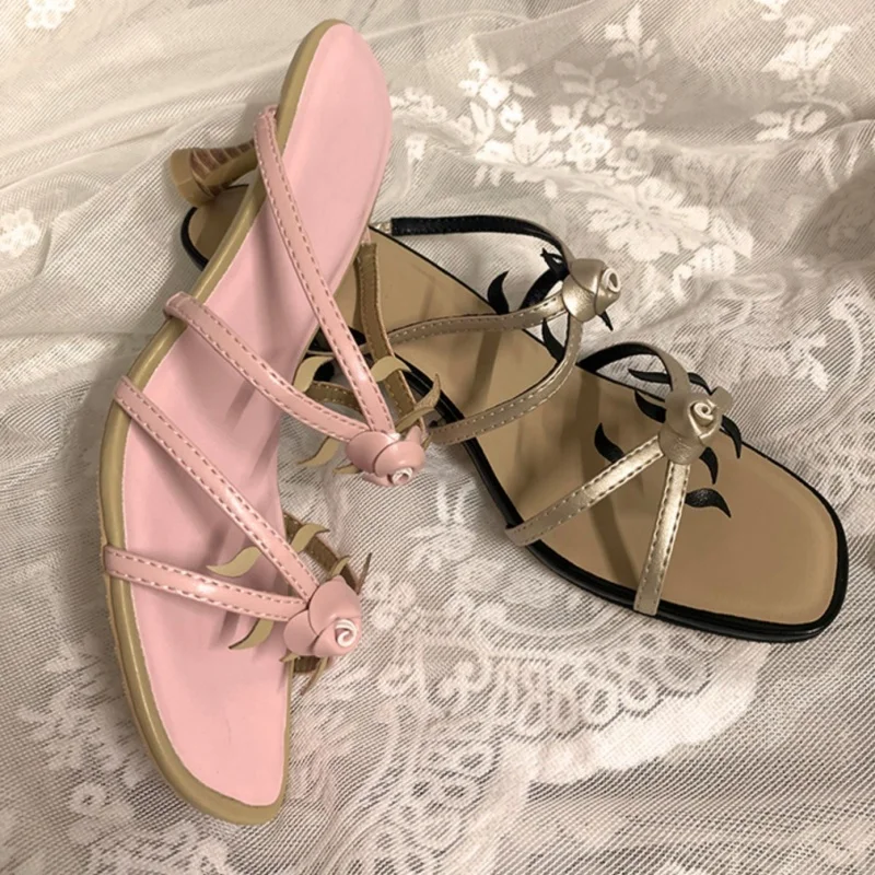 

Женские шлепанцы на высоком каблуке с розовым цветком розы, сандалии с квадратным открытым носком, уличная одежда, туфли на среднем каблуке 6 см ﻿