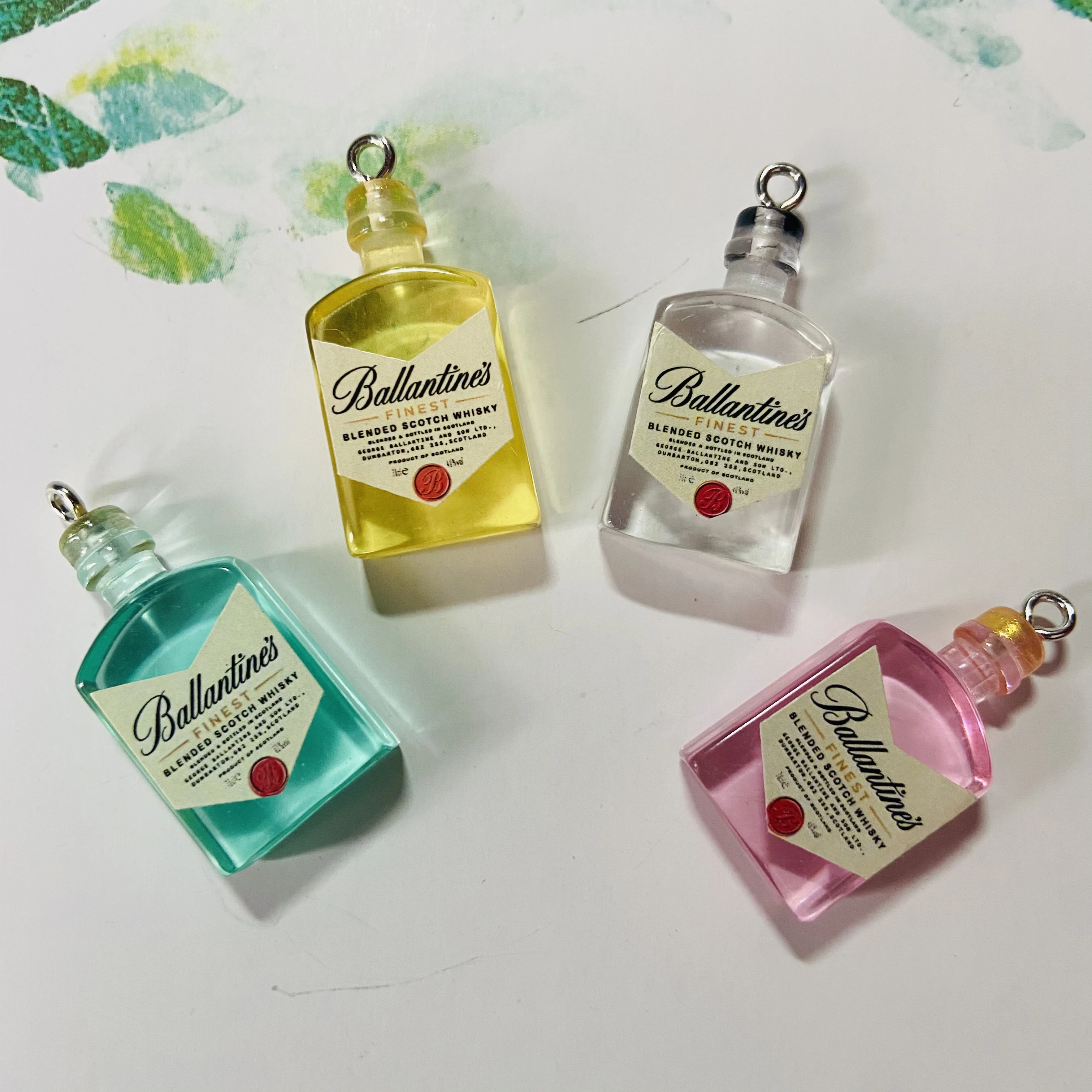 10 шт., подвески в виде бутылки с спиртом из смолы 10 шт., подвески в виде бутылки с спиртом из смолы