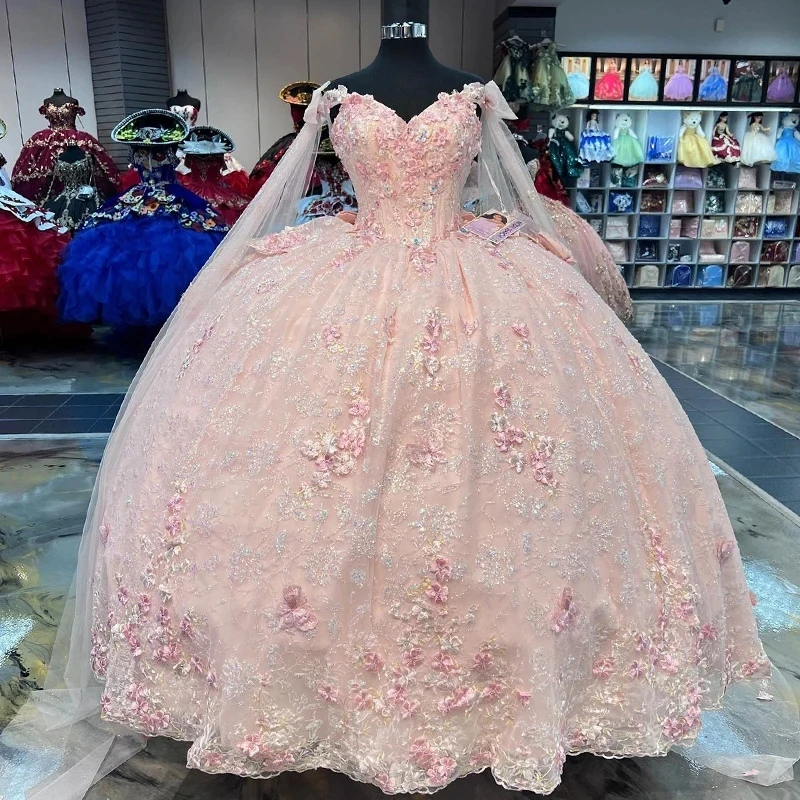 

Pink Sweet 16 Quinceanera Dress with Cape 2024 Off Shoulder Appliques Lace With Back Bow Princess Party Gown Vestidos De 15 Años