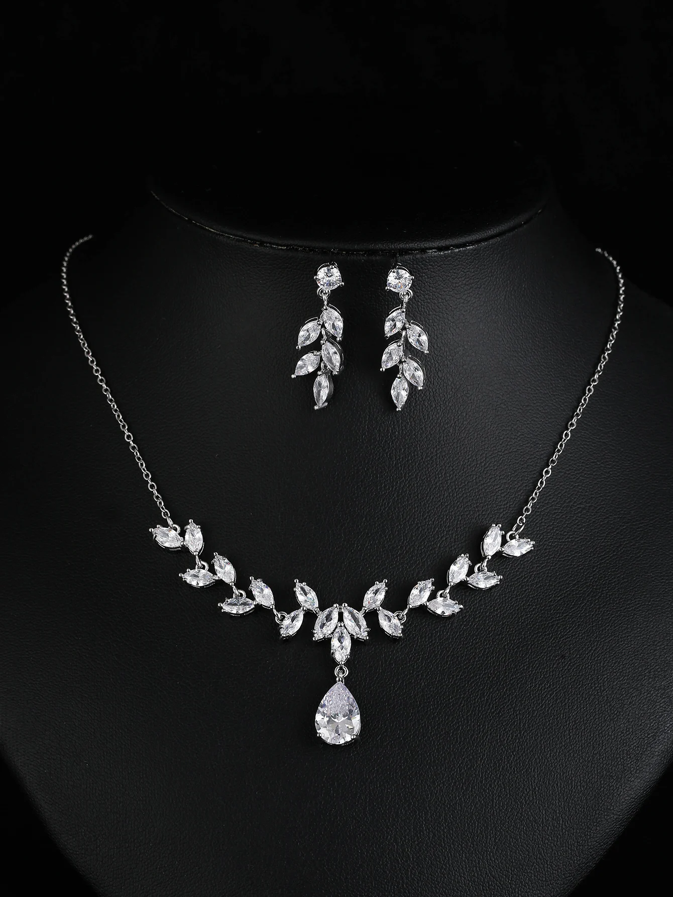 Emmaya New Arrival Leaves Shape Design Noble Jewelry Set For Women&Girls Charming Dress-Up Wedding Party Elegant Gift